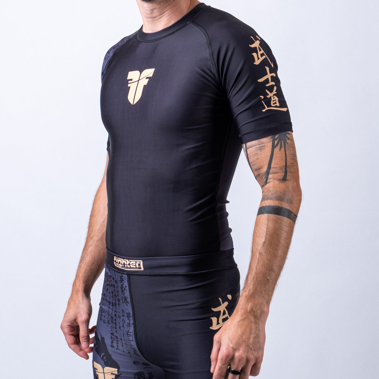 Fighter Rashguard Samurai s krátkým rukávem - černá/zlatá, FRSG-SAM-01-SS